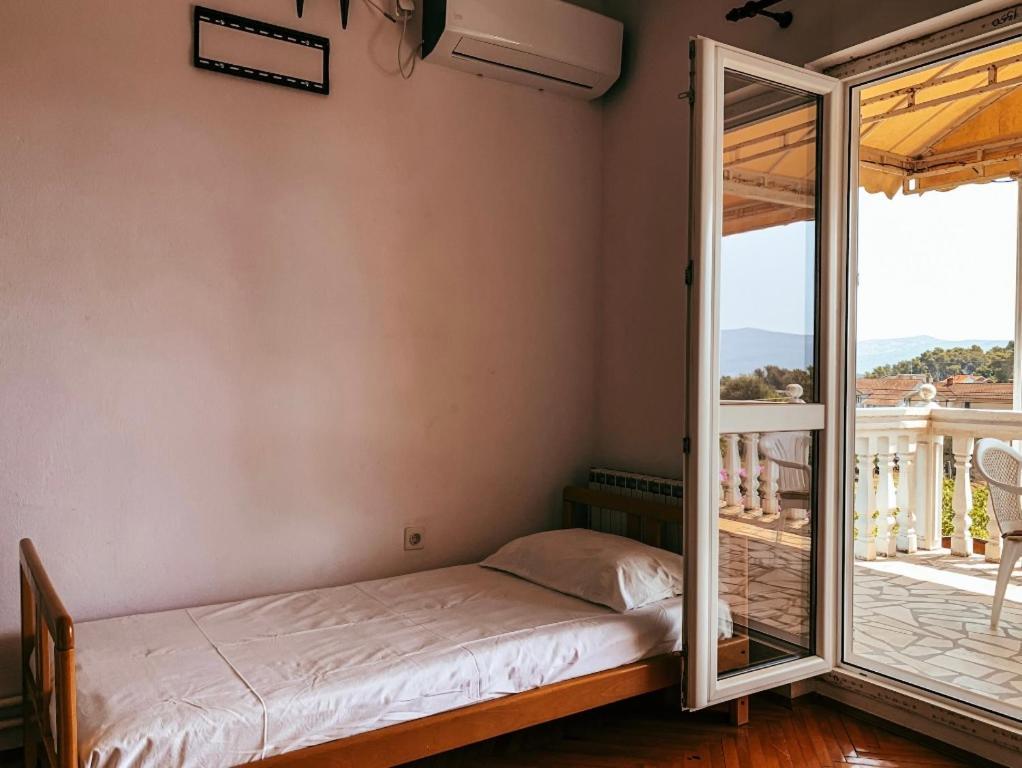 Peaceful, Cosy Tivat Guesthouse Bagian luar foto