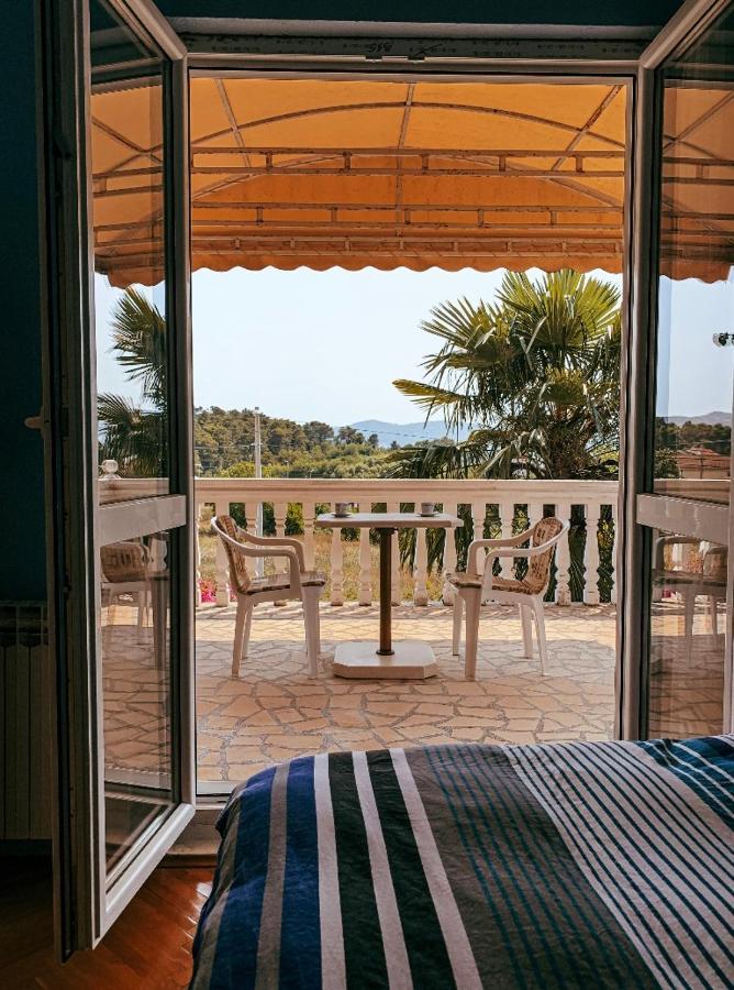 Peaceful, Cosy Tivat Guesthouse Bagian luar foto