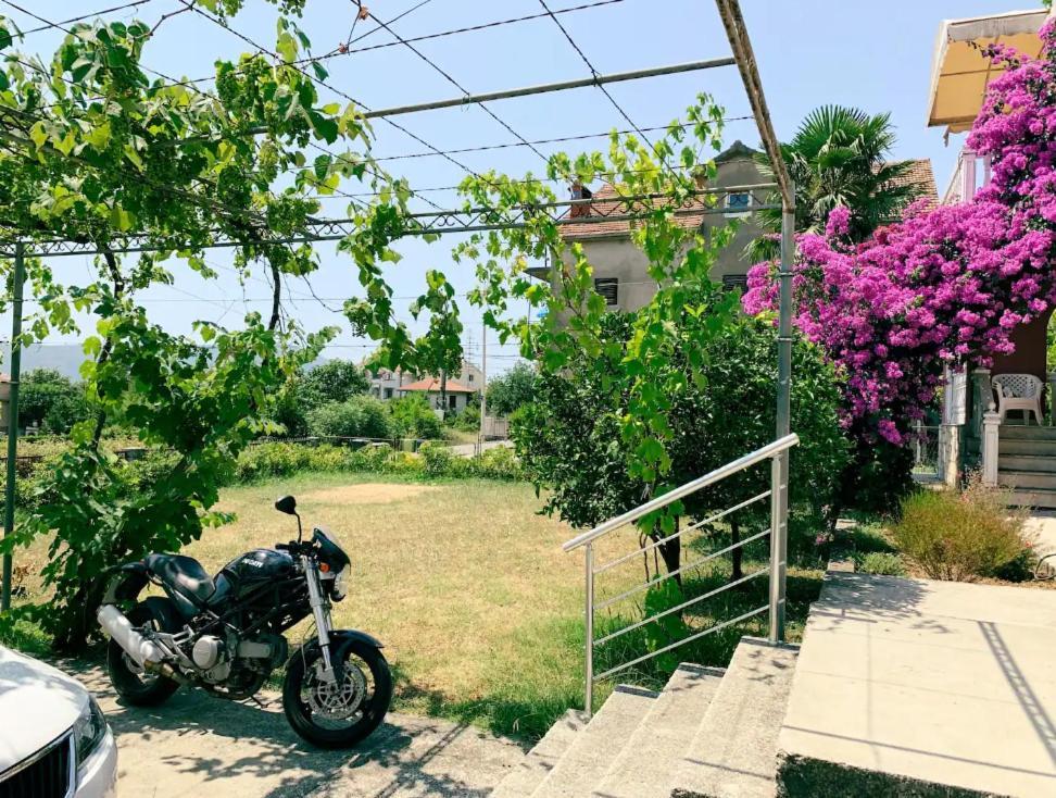 Peaceful, Cosy Tivat Guesthouse Bagian luar foto
